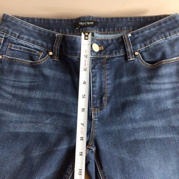 Woman’s White House Black Market Dark Wash Lightly‎ Distressed Skinny Leg Jeans - Picture 6 of 7